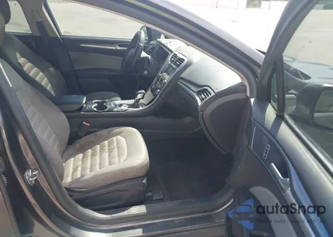 2015 Ford Fusion S z USA, uszkodzony, nr VIN 1FA6P0G78F5123667